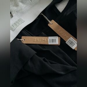 Black skims set !! ( flared leggings ) . Grey bra from skims
